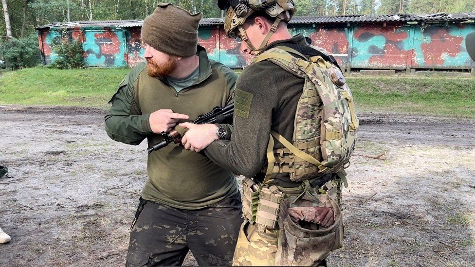 Ukrainian soldiers trained by Worcestershire martial arts expert BBC News