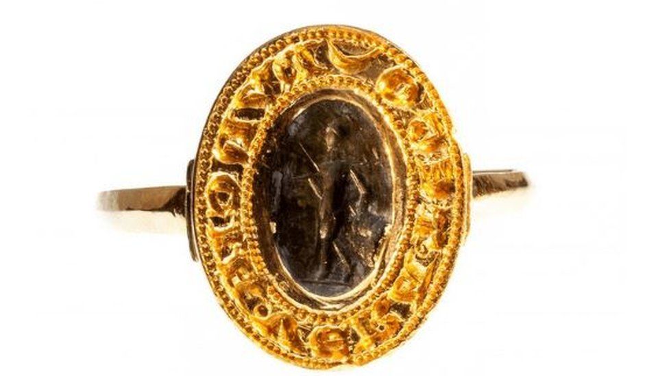 A gold seal ring