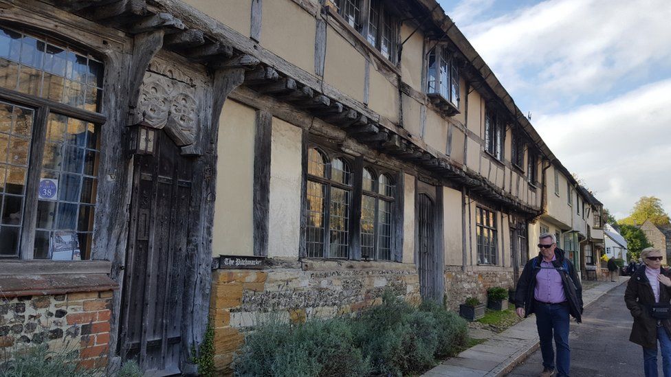 Cerne Abbas village marks 100 years since it was sold BBC News