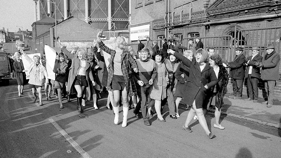 Women arrive at Saltley Bridge gates