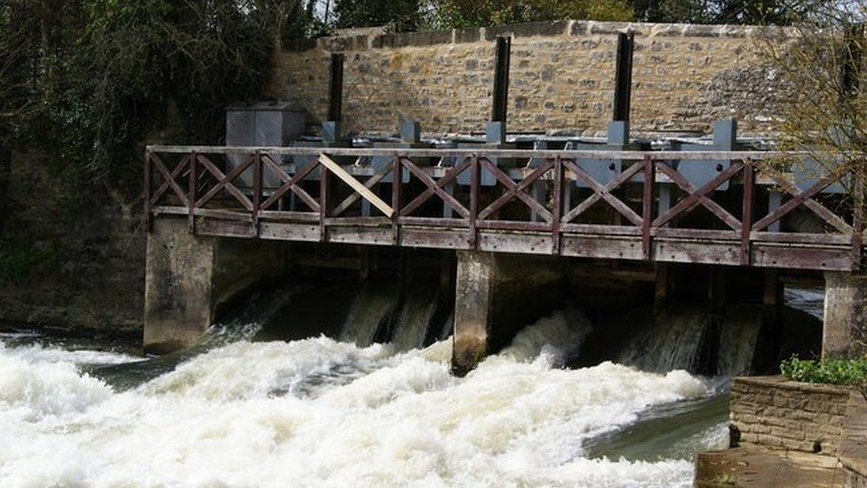 The weir at the Trout Inn