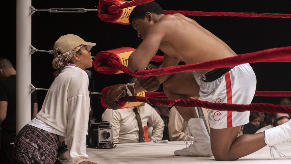 Regina King directing Eli Goree as Cassius Clay/Muhammad Ali in One Night In Miami