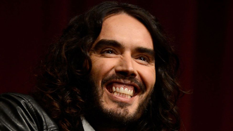 Chronisch zonsopkomst slaaf Russell Brand: Society is collapsing - BBC News
