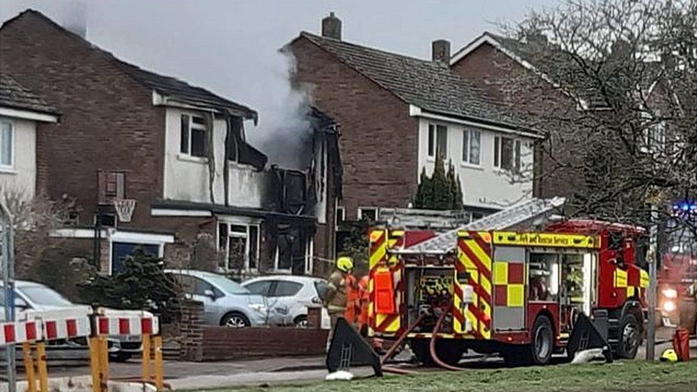 Saffron Walden house fire: Man's death 'unexplained' - BBC News