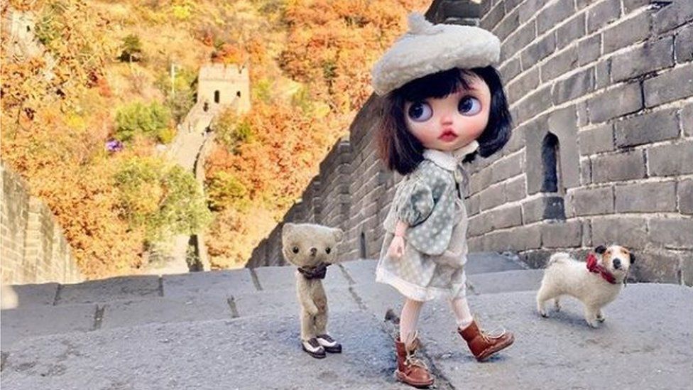 The dolls at the Great Wall of China