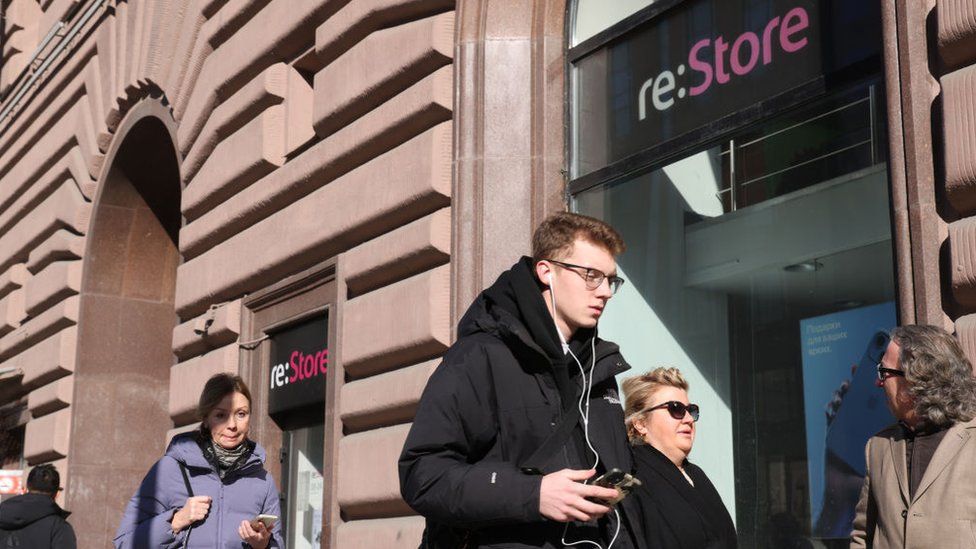 Apple store in Moscow closed