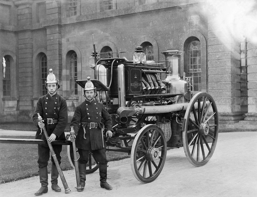 Blenheim Palace historic fire engine returned after search - BBC News