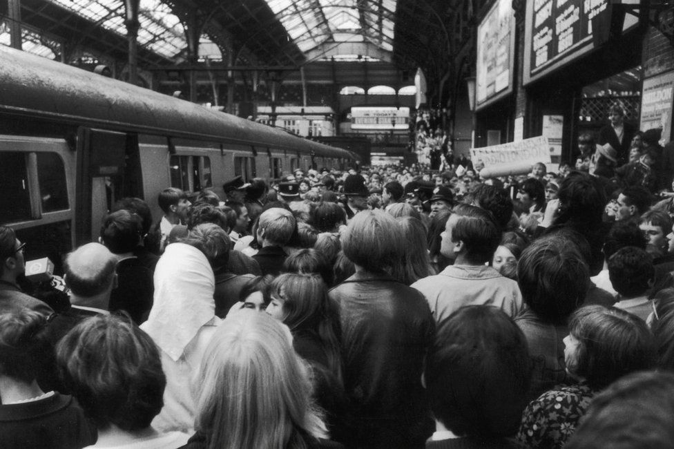 Fans of the pirate radio station, Radio London at Liverpool Street Station, London to meet the DJ after they travelled down from Felixstowe. Throughout the day, the station's disc jockeys, including 'Big L', had asked fans to meet them at Liverpool Street after Radio London closed down.
