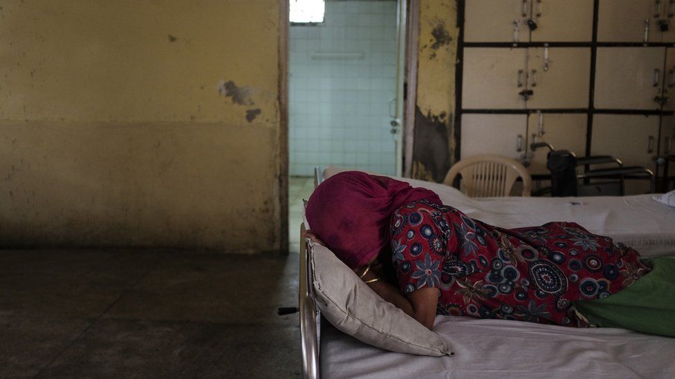 The forgotten women in an Indian mental health ward - BBC News