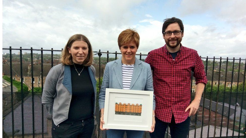 Nicola Sturgeon with members of the Residents' Association