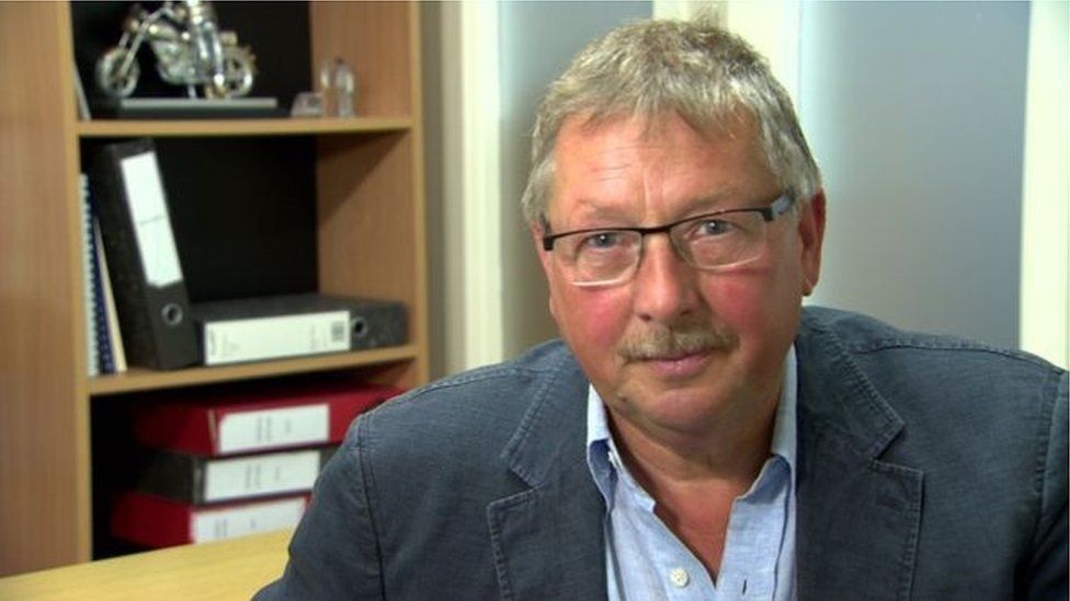 Brexit: A border 'buffer zone' dismissed as 'bonkers' - BBC News