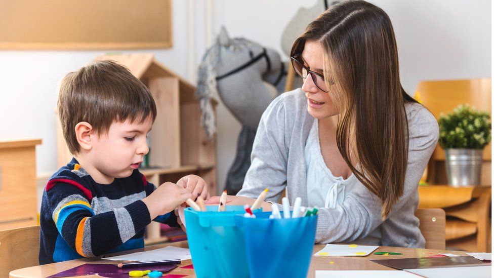 Home education a 'huge undertaking for parents' - Ofsted - BBC News