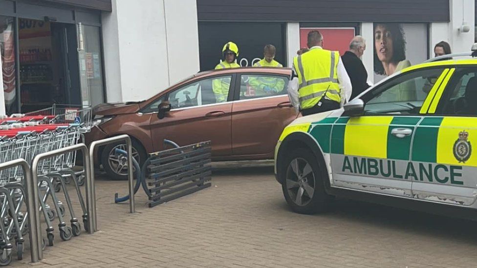 Clacton Car crashes into Home Bargains shop entrance BBC News