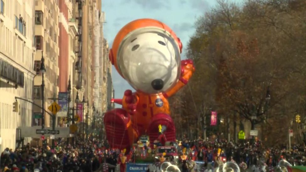 Thanksgiving Day: Macy's Parade balloons fly in New York - BBC News