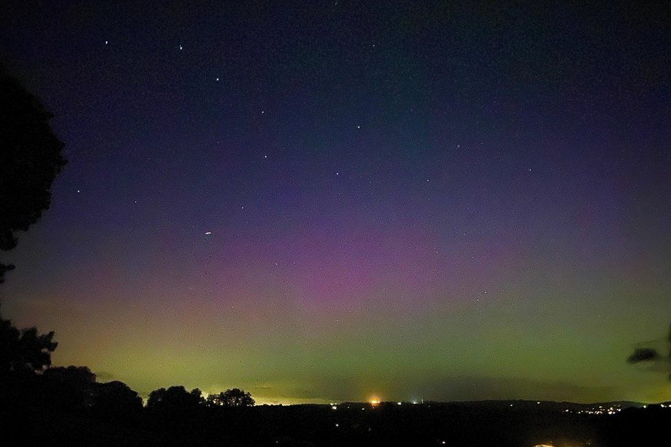 Northern Lights spotted over East Midlands - BBC News