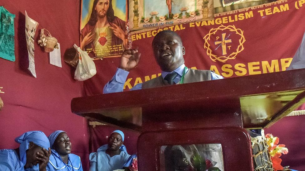 Kenyan worshippers pray at the Gatina Church in Kawangware,as they wait for an opposition leader to attend the Sunday's service.