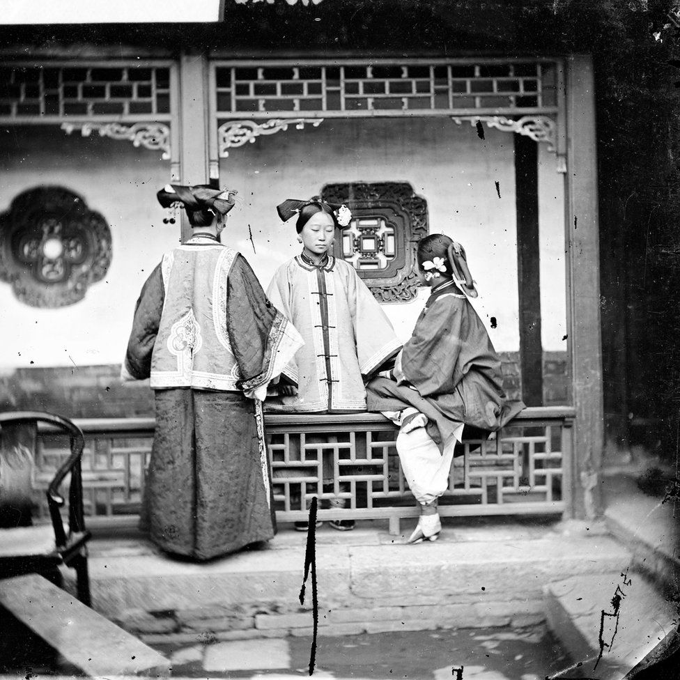 Manchu and Chinese Ladies inside a Courtyard - Beijing 1871–72
