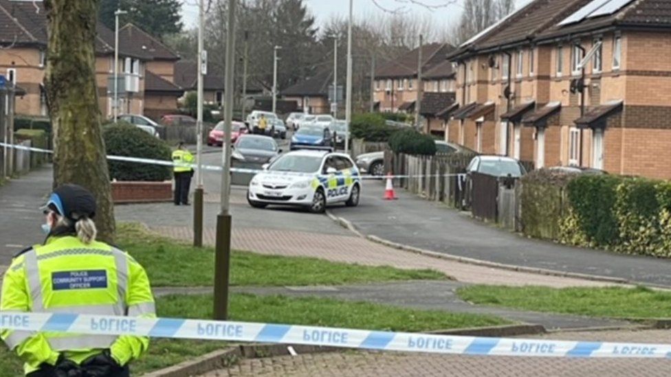 Man arrested in murder probe after woman found dead at Leicester house ...