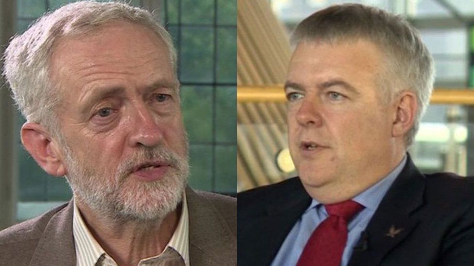 Arweinydd Llafur Jeremy Corbyn ac arweinydd Llafur Cymru, y Prif Weinidog Carwyn Jones.