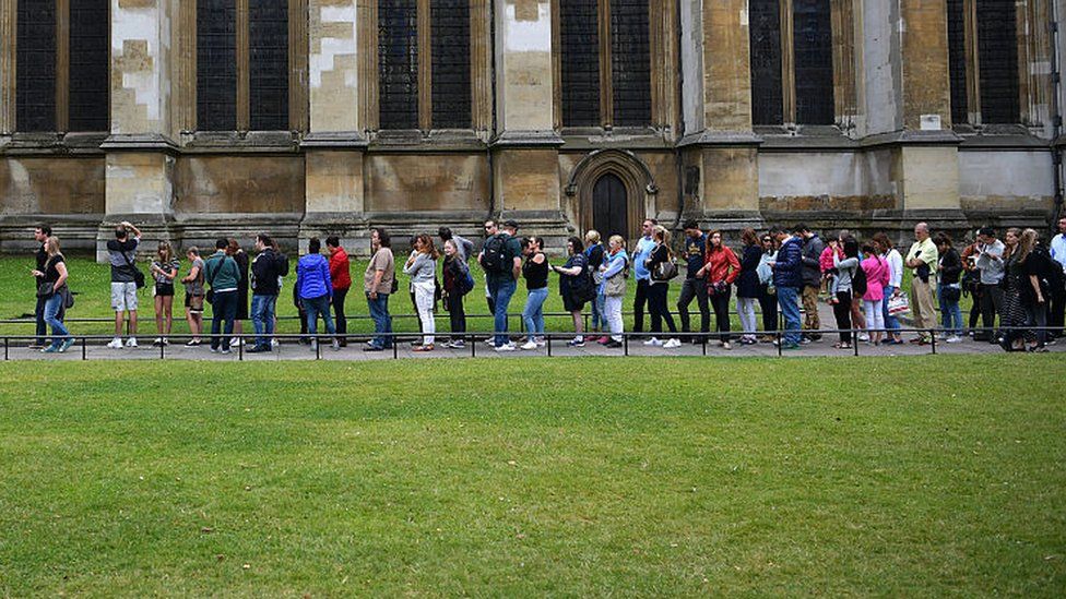 Tourists queue for Westminster Abbey