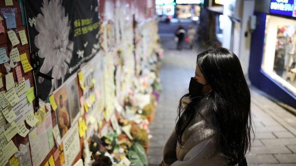 woman reads condolence messages