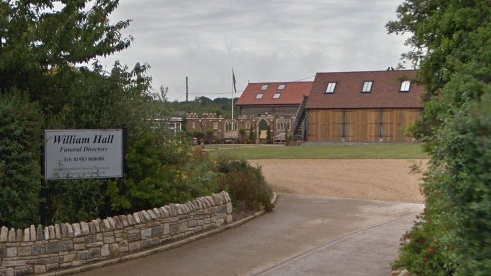 New Isle of Wight crematorium plan to cope with rising demand - BBC News