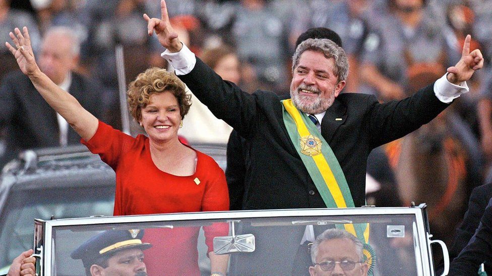File photo dated 01 January 2003 showing Brazil's President Luiz Inacio Lula da Silva (R) and the first lady Marisa Leticia greeting to the crowd in Brasilia. Lula da Silva will celebrate the first anniversary of his election as President of the biggest Latin American country next October 27th, which will be also his 58th birthdays.