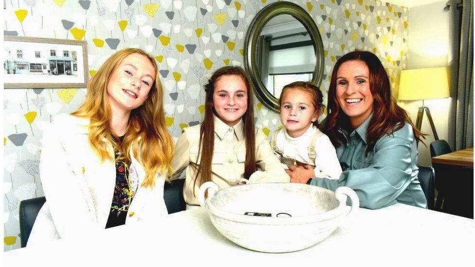 Julie Fleeting and her daughters