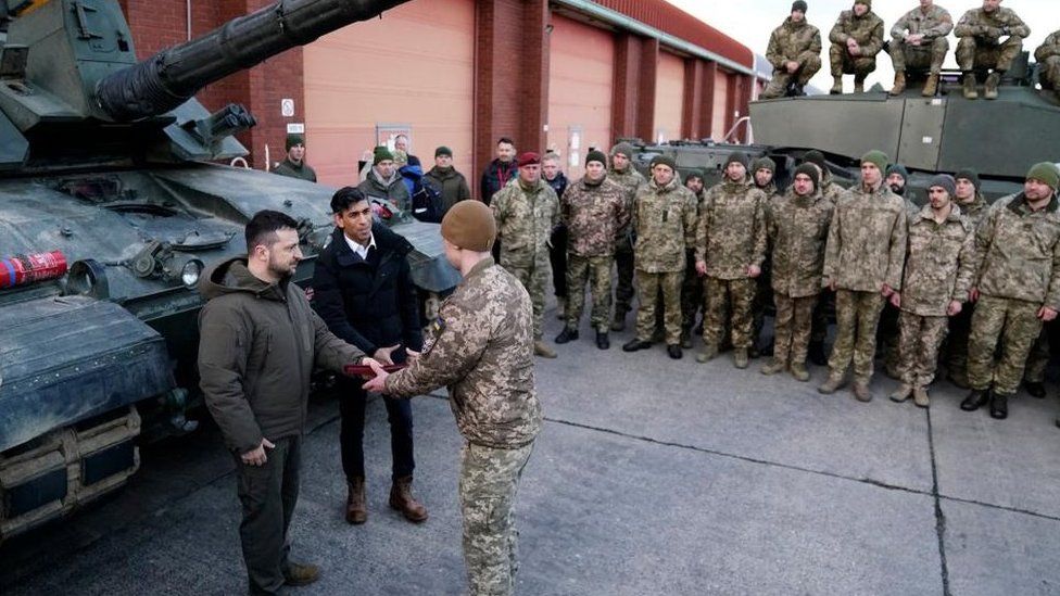 Volodymyr Zelensky and Rishi Sunak meeting soldiers