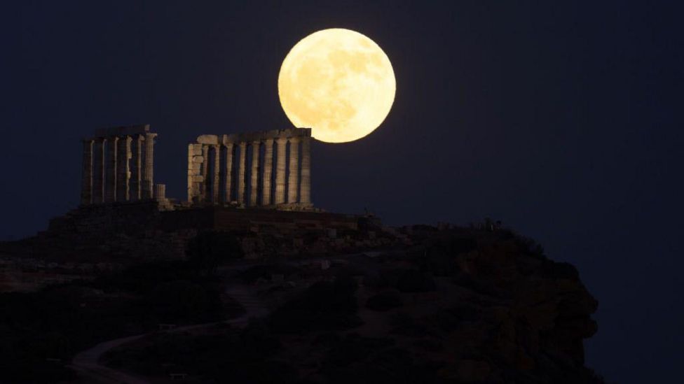 Strawberry Moon: Full Moon rises at famous sites over the world - BBC ...