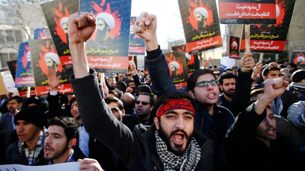 Protesters march near Saudi embassy in Tehran (03/01/16)