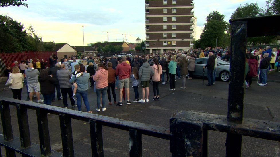 New Lodge: Hundreds attend north Belfast protest - BBC News