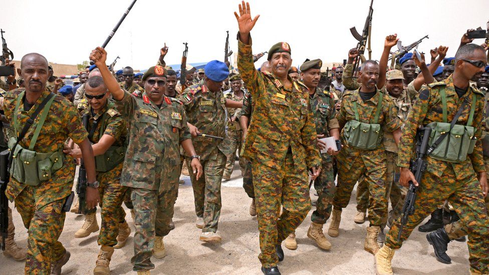 Gen Abdel Fattah al-Burhan (centre) walks with Sudanese government soldiers. File photo