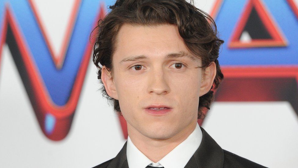 Tom Holland: Spider-Man actor steps back from 'overwhelming' social media -  BBC News