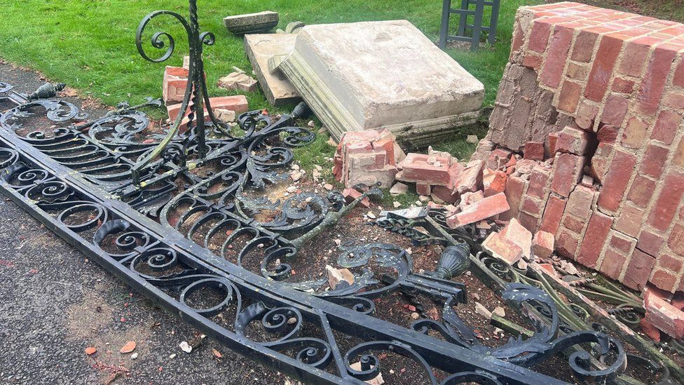 Shaw House destroyed gates