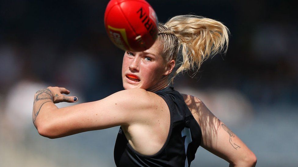 You do get comments': the Australian women making US gridiron