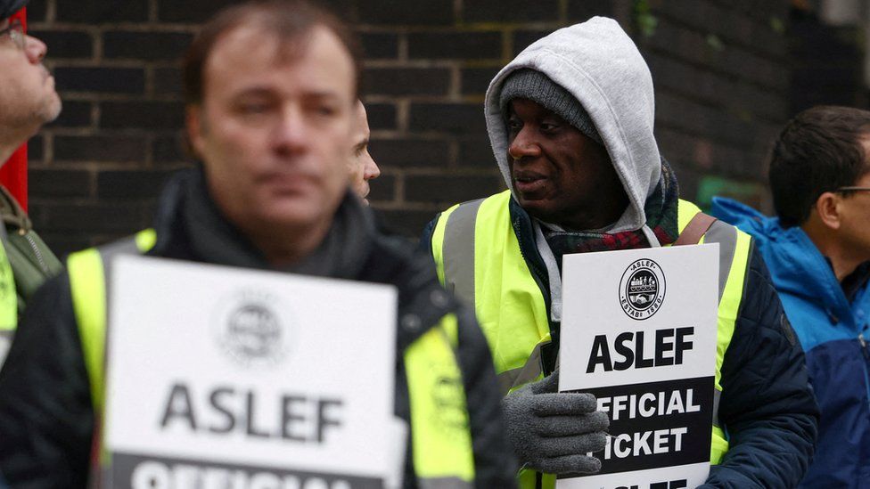 Picketing rail workers from Aslef union