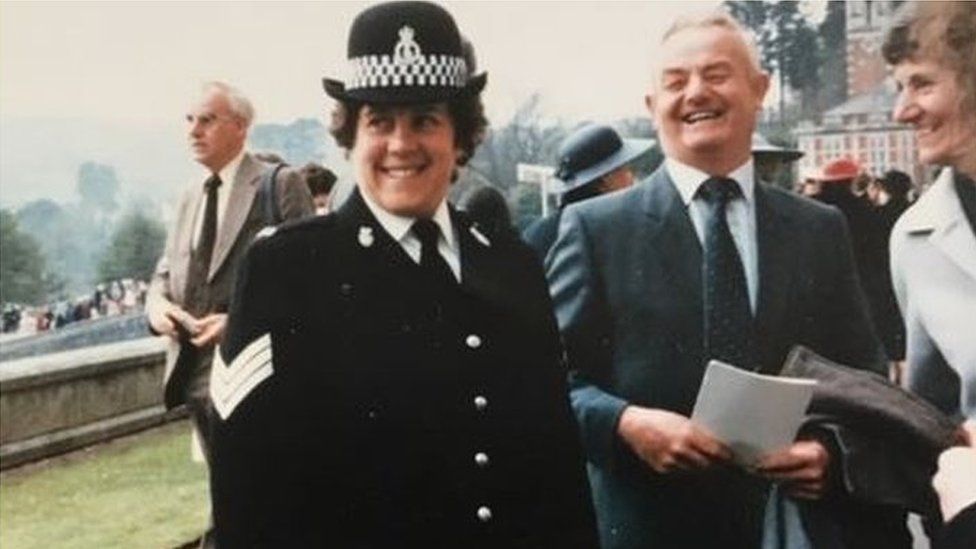Pam as a police inspector