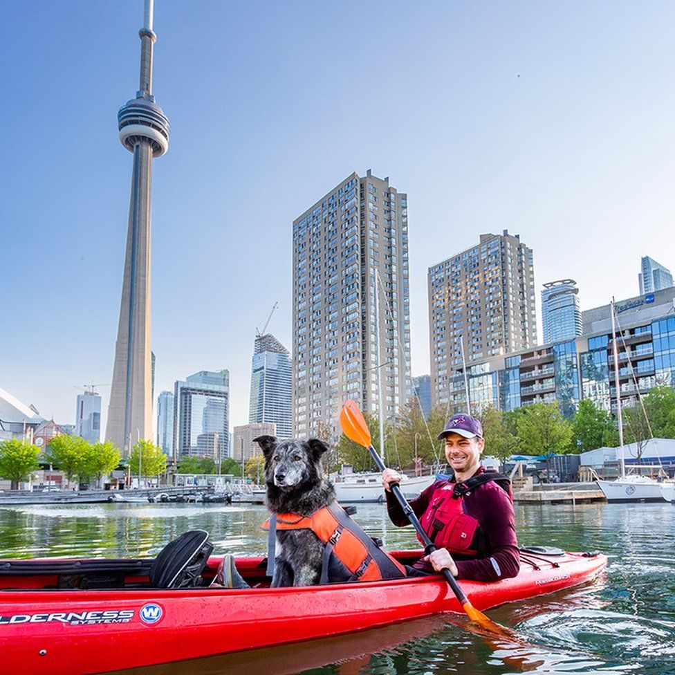 Molly and Toby Heaps kayak in Lake Ontario