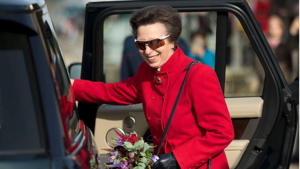 princess-anne-visits-south-wales-to-unveil-mobile-cancer-unit-bbc-news