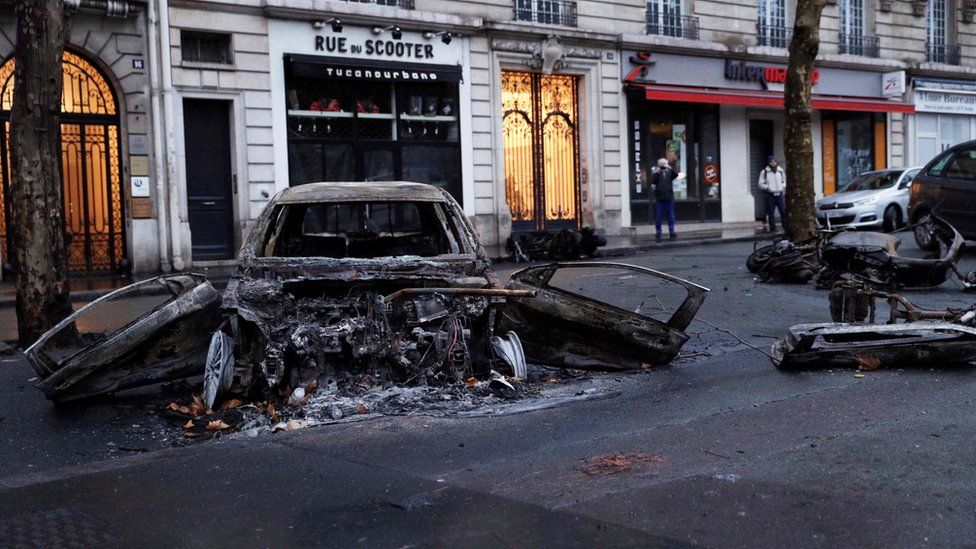 A picture shows charred cars in a street of Paris on December 2, 2018, a day after clashes during a protest of Yellow vests (Gilets jaunes) against rising oil prices and living costs