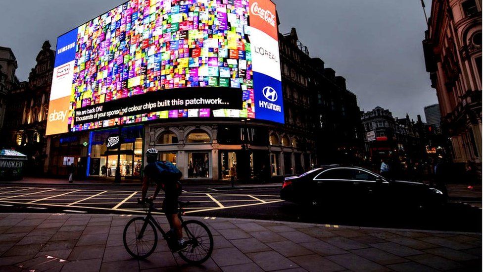 pint Grant Dragon Piccadilly Circus: New screen to make landmark bolder and brighter - BBC  News
