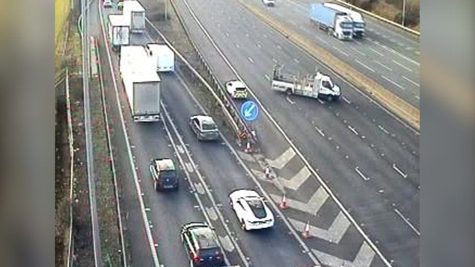 M1 Drivers warned of delays after serious crash in