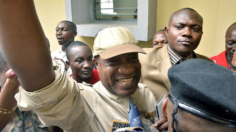 Congolese singer Koffi Olomide (C) leaves the court on August 16, 2012 after Olomide got a three-month suspended sentence in a trial on charges of 'hitting and injuring' a Congolese producer.
