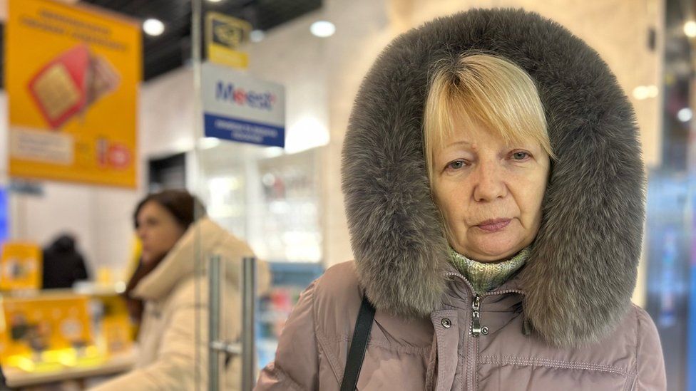 Lidia joined a queue for an alternative Ukrainian network because of the attack on Kiyvstar