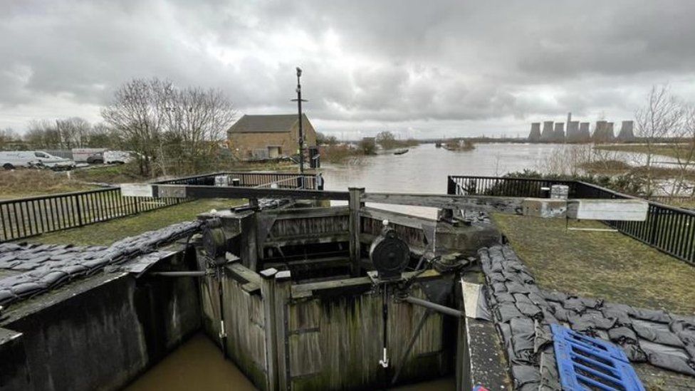 Lincolnshire flooding forces caravan park residents to leave homes