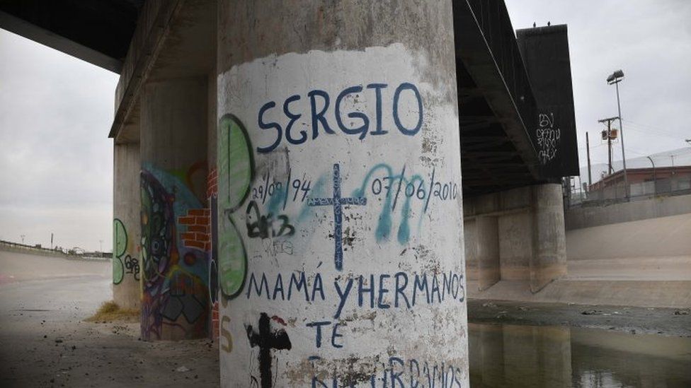 A pillar marked with a cross and Sergio Hernández's name