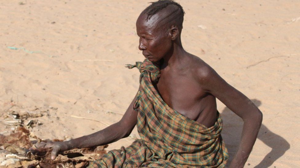 Anna Emaret anasema amekuwa akigawana chakula na mifugo wake, lakini chakula kilipoisha, wakafa.