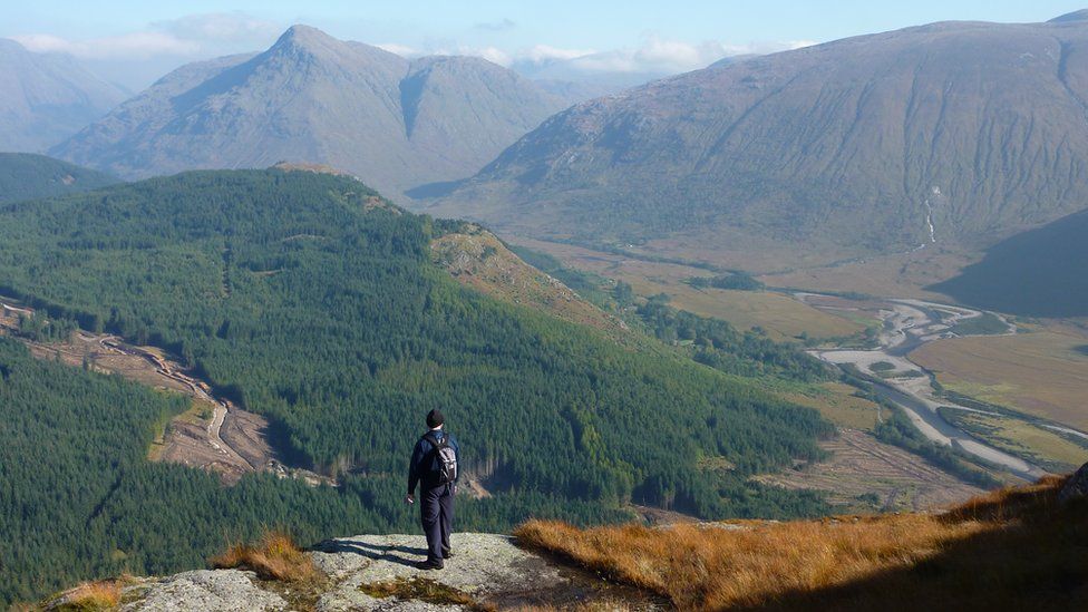 Row looms over Glen Etive phone mast - BBC News