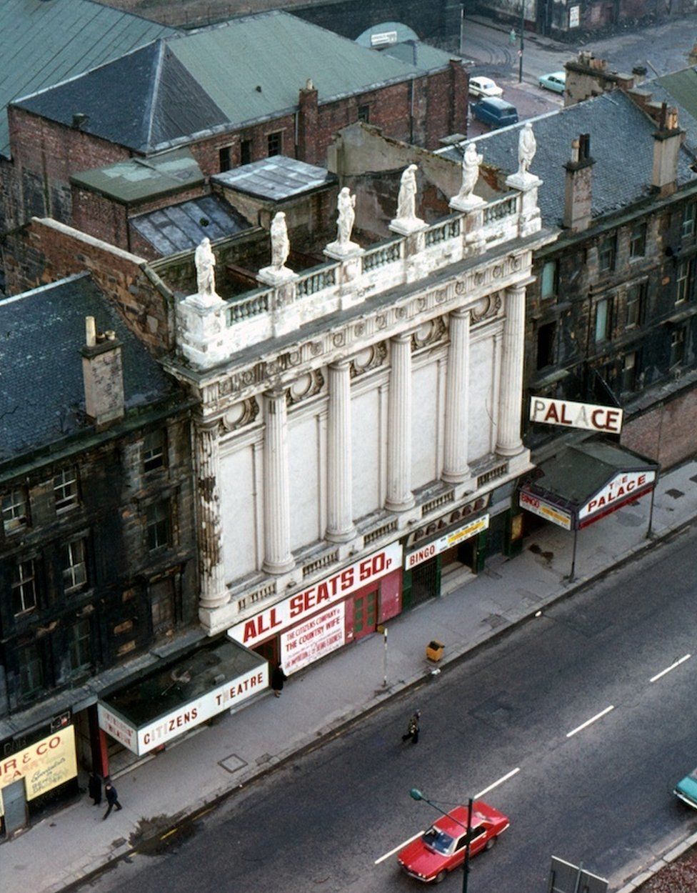 Statues on roof showing the Citizen and Palace theatres